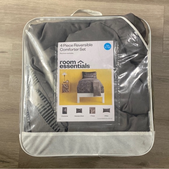 Room Essentials Bedding Room Essentials Reversible Comfort Set Twin